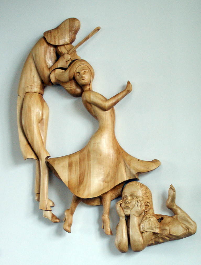 allégorie de la salle des fêtes (sculpture sur bois en bas relief hauteur 2,50 m épaisseur 18 cm)